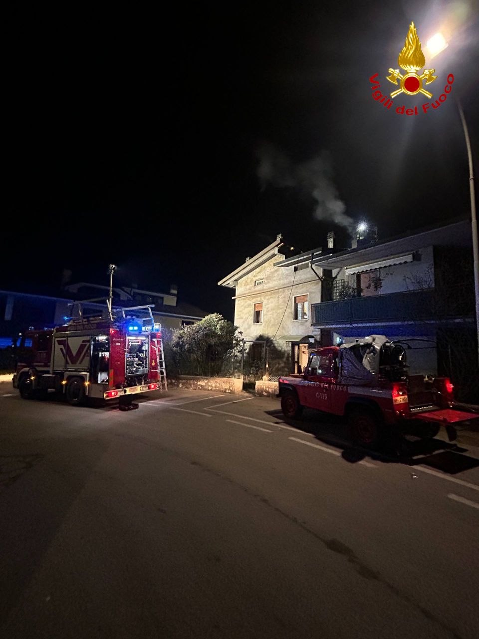 Breno: a fuoco una canna fumaria, l’intervento dei Vigili del Fuoco