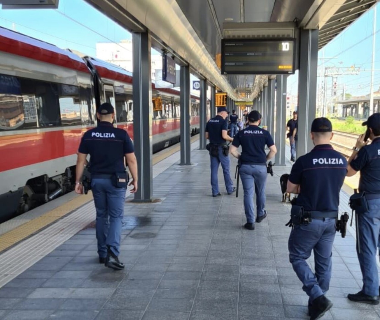 Desenzano del Garda: donna americana scippata della borsa sul treno, due arresti