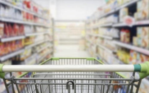 Esselunga di via Milano: 35enne ruba alcolici e merce varia, denunciato