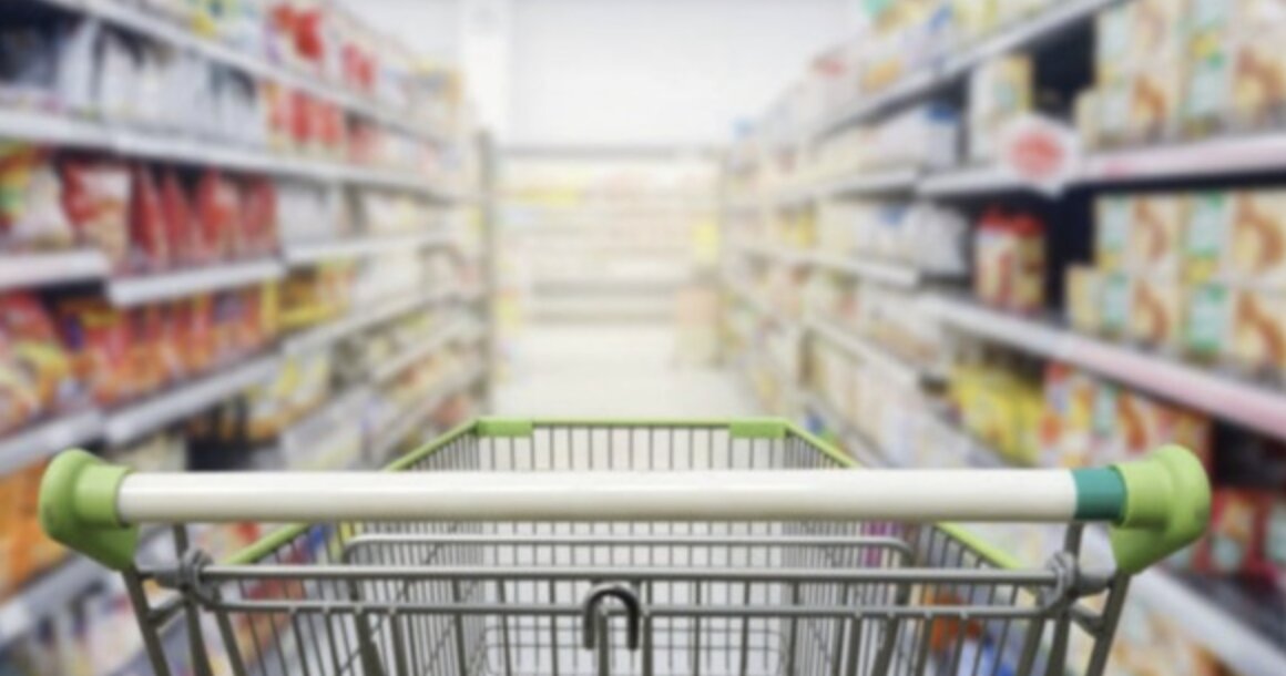 Esselunga di via Milano: 35enne ruba alcolici e merce varia, denunciato