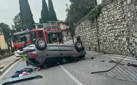 Gardone Riviera: precipita sulla ss45bis con l’auto che si ribalta, arriva l’elisoccorso