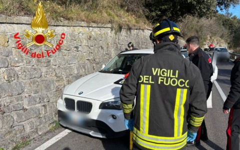 Tignale, auto urta il muro al Belvedere: illeso il 34enne alla guida