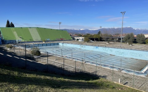 Slitta l’inizio dei lavori  al centro natatorio comunale di Desenzano