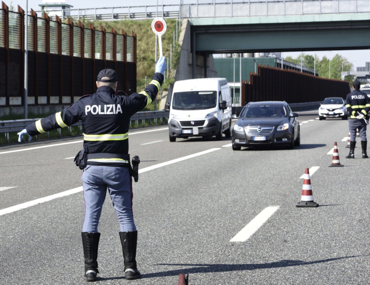 Investe una donna in bici e scappa: individuato dopo sette mesi, scatta la denuncia