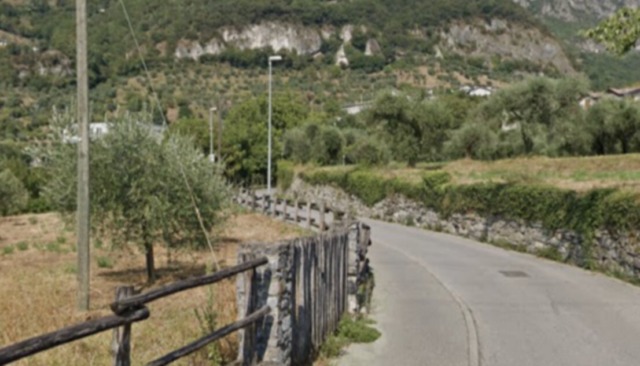 Piogge, frana sotto la strada: chiusa via Val Pintana a Marone