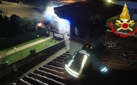 Prevalle: canna fumaria prende fuoco