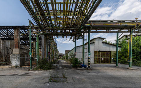 Sito Brescia-Caffaro: al via ufficialmente la demolizione del primo fabbricato