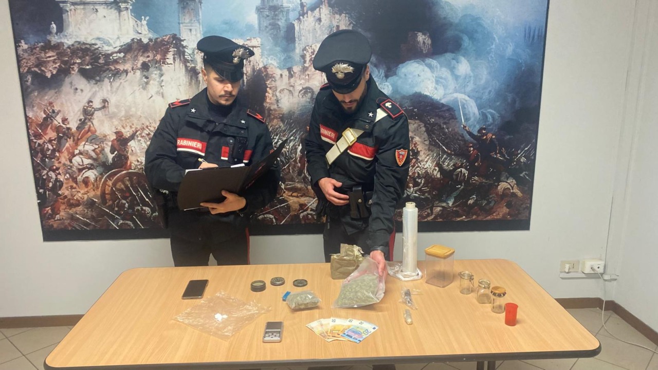 Spaccio a Lonato del Garda: nascondeva in casa cocaina, hashish e marijuana, arrestato