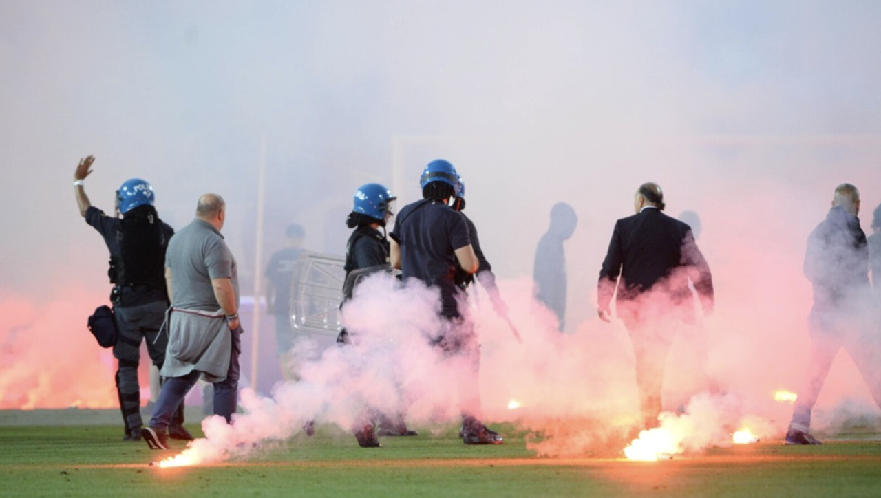 Union Brescia: accendono i fumogeni e li gettano tra la folla, Daspo per due tifosi