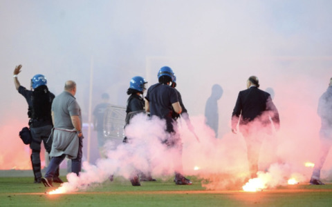Union Brescia: accendono i fumogeni e li gettano tra la folla, Daspo per due tifosi