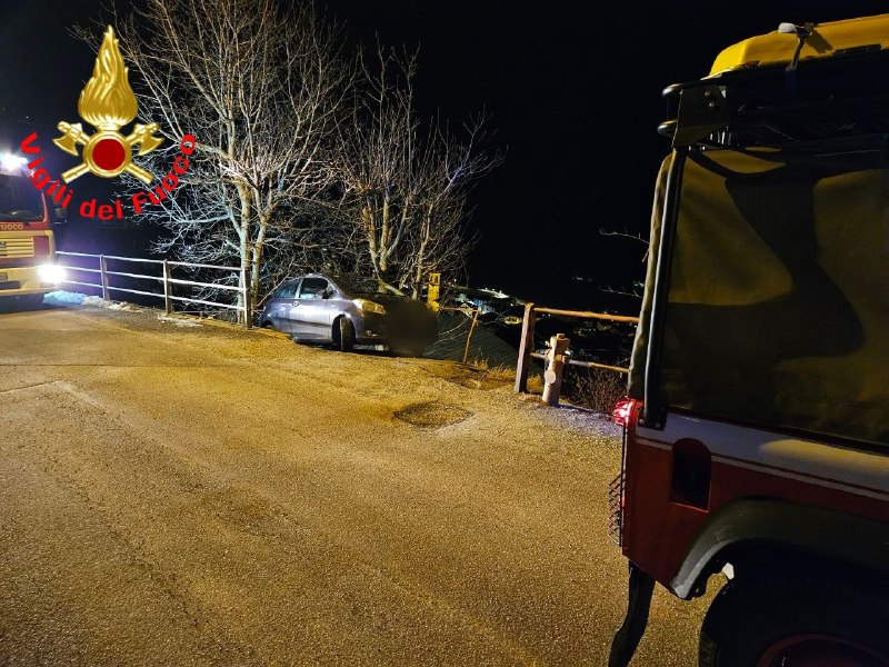 Vezza d’Oglio: segue il navigatore e finisce con l’auto in una strada stretta incapace di effettuare manovre