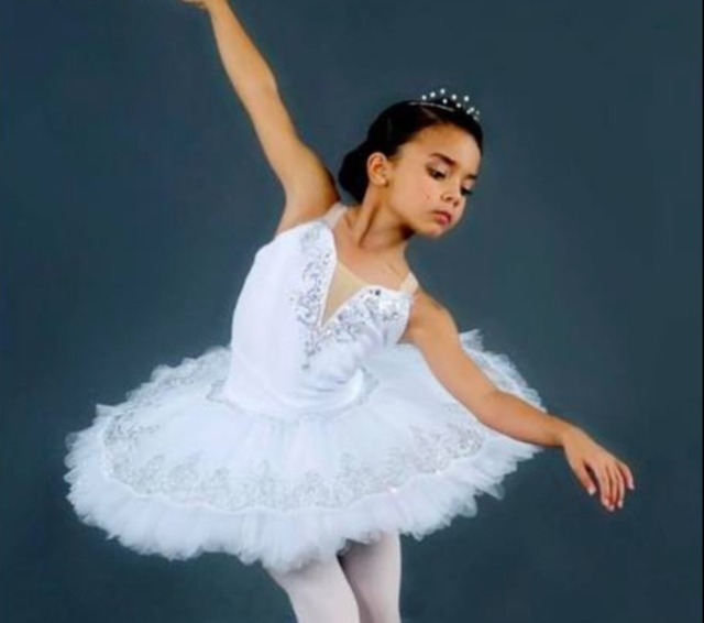 La truffa della “ballerina” dilaga su WhatsApp: così rubano gli account