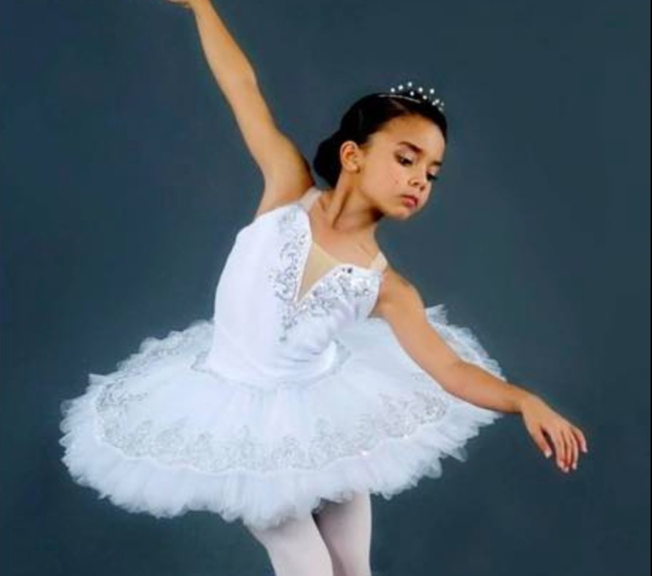 La truffa della “ballerina” dilaga su WhatsApp: così rubano gli account