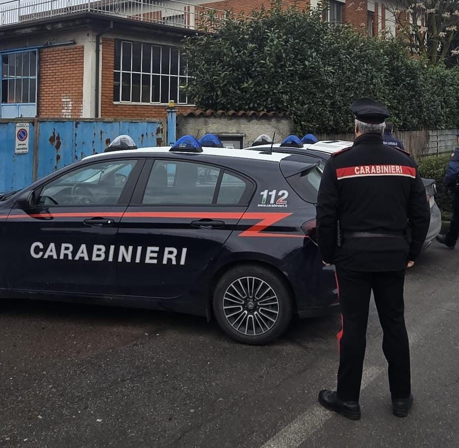 Sfruttamento del lavoro, blitz a Palazzolo: 23 irregolari in un capannone, tra loro 8 minori