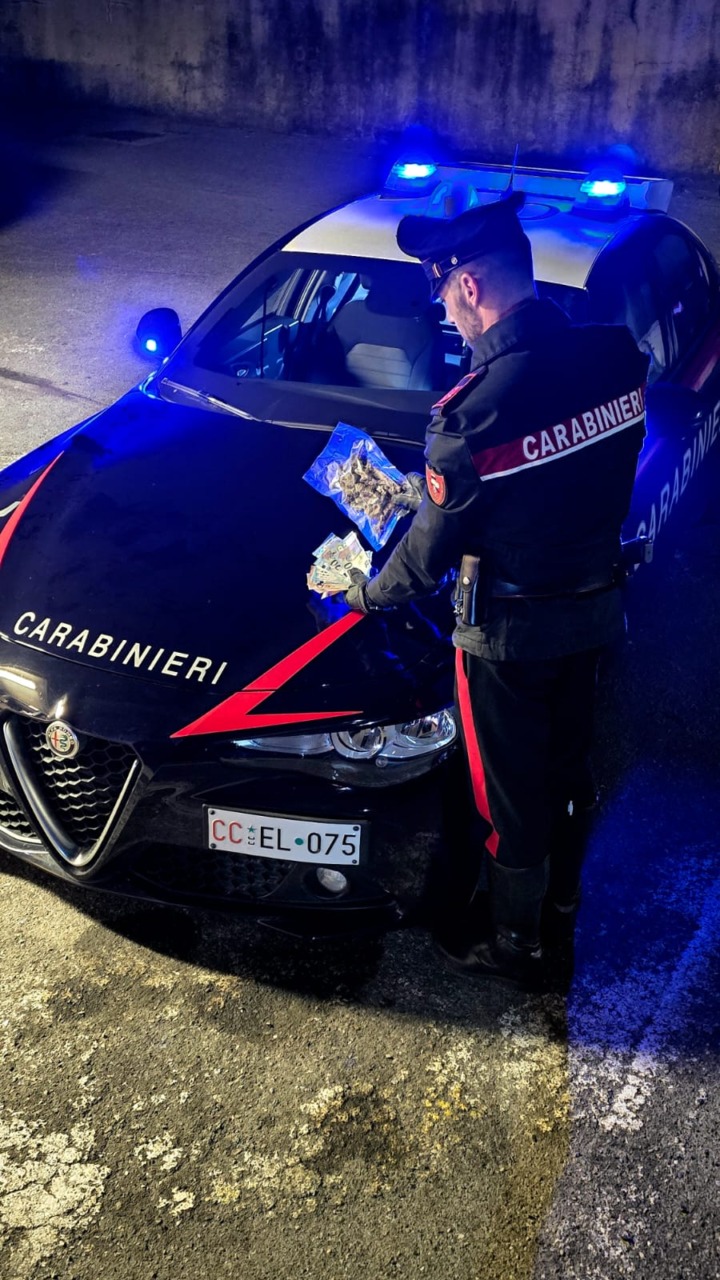 Travagliato: sorpreso a spacciare, aggredisce i carabinieri