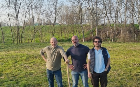 Gli amministratori si rimboccano le maniche: messe a dimora 20 essenze