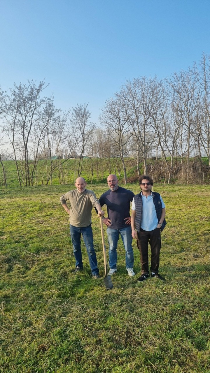 Gli amministratori si rimboccano le maniche: messe a dimora 20 essenze