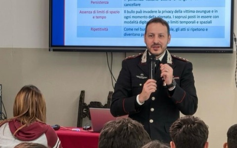 A Darfo Boario Terme i carabinieri incontrano gli studenti dell’Olivelli Putelli