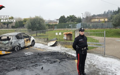 A fuoco un’auto a Castiglione delle Stiviere