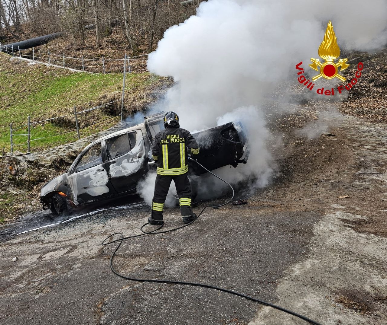 Bienno: a fuoco un pik up, intervengono i Vigili del Fuoco