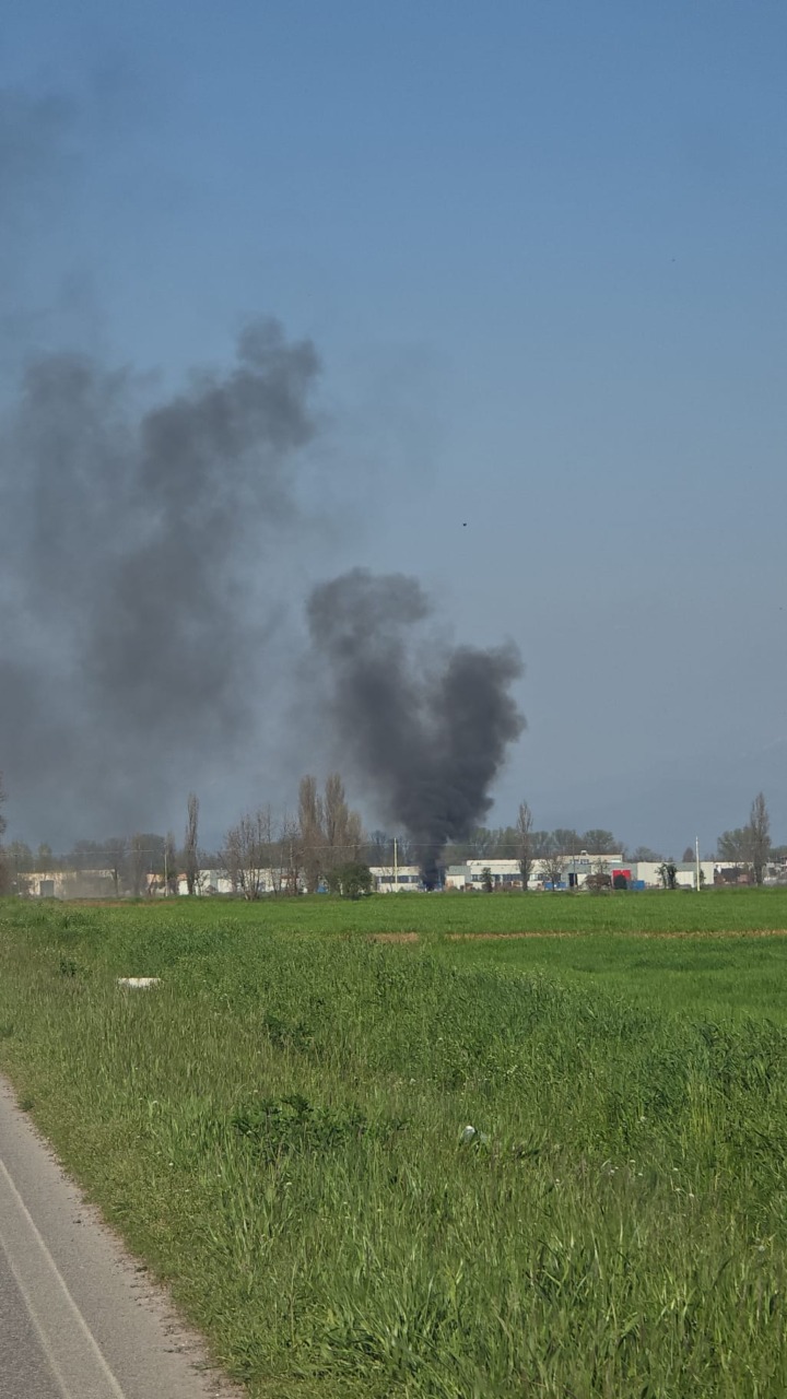 Borgo San Giacomo: incendio alla Innova Group, nessun ferito