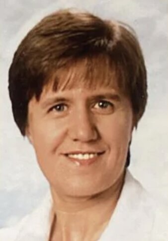 Cade dalla finestra mentre sta lavando i vetri, Oriznuovi piange Silvana: domani i funerali