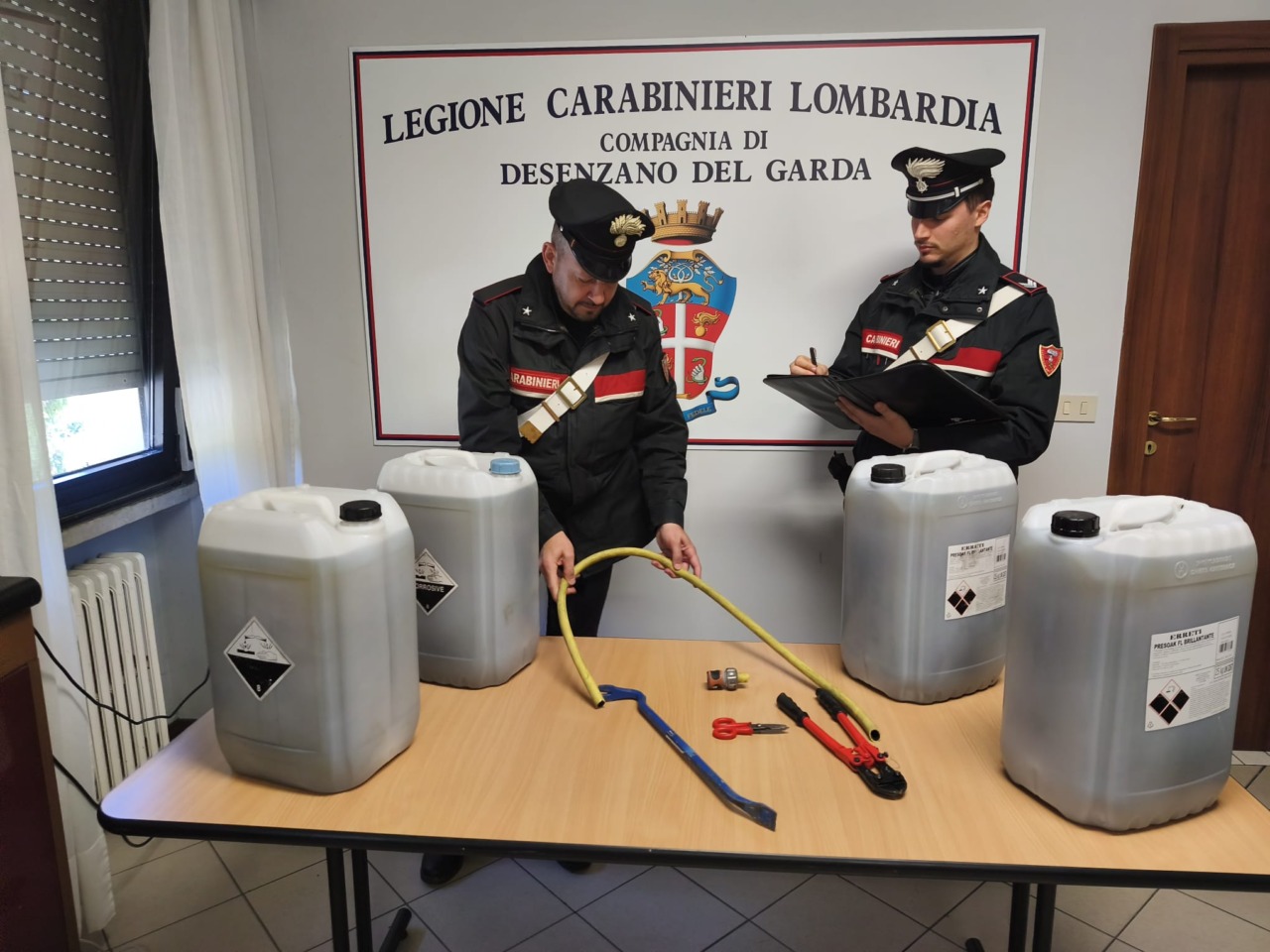 Cerca di rubare i gettoni dell’autolavaggio, 51enne arrestato dopo inseguimento ad alta velocità