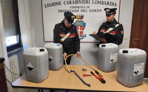 Cerca di rubare i gettoni dell’autolavaggio, 51enne arrestato dopo inseguimento ad alta velocità