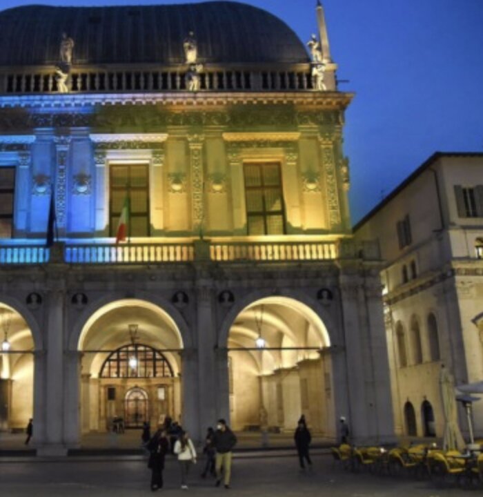 Endometriosi: Palazzo Loggia illuminato di giallo, ecco quando