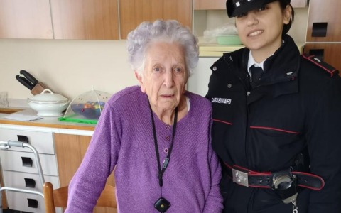 Finti carabinieri telefonano ad un’anziana e si fanno consegnare denaro e preziosi per 30mila euro