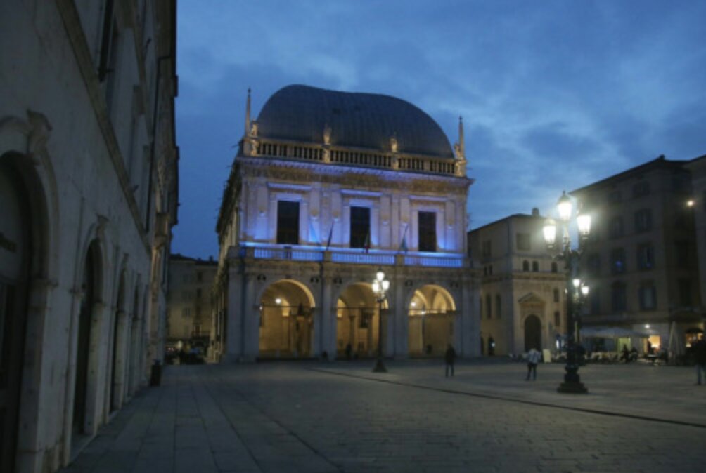 Giornata Mondiale della Consapevolezza sull’autismo: Palazzo Loggia si illumina di blu