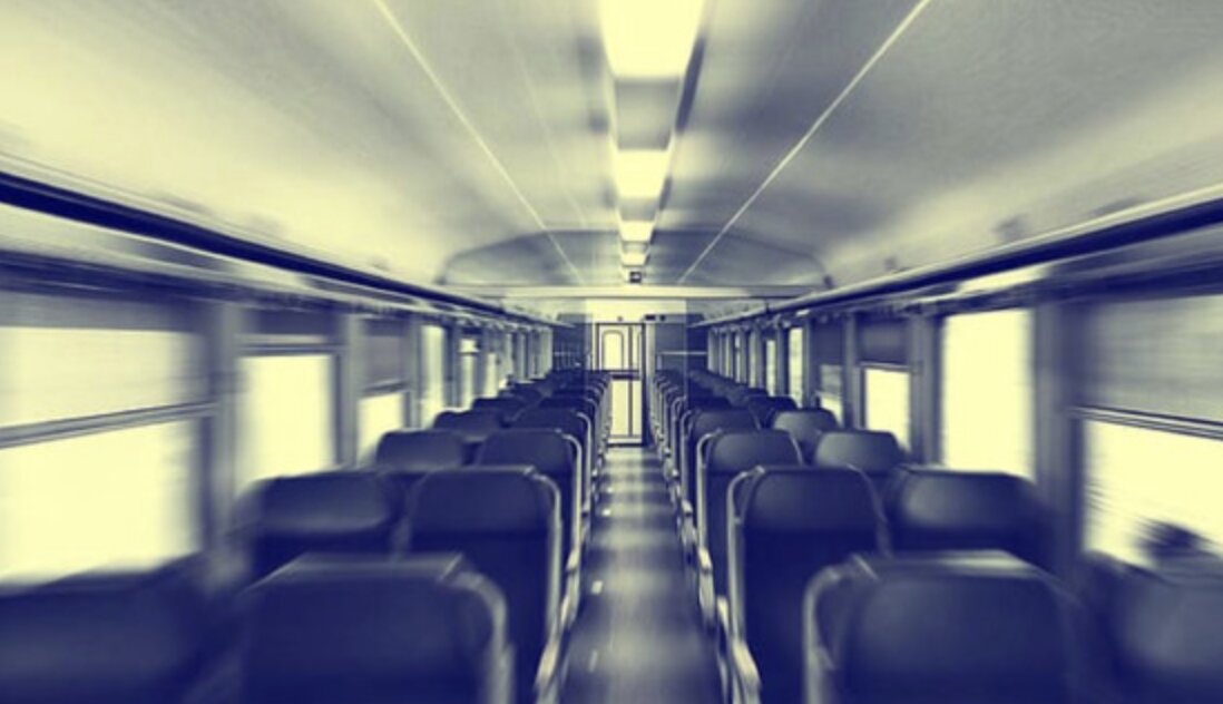 Ladro sul treno: derubata della valigia con all’interno il pc, lo geolocalizza mediante Gps