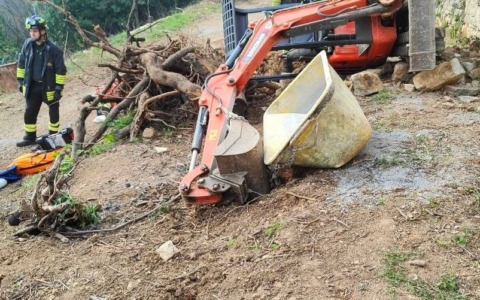 Monte Maddalena: si ribalta con l’escavatore, nulla da fare per un 58enne