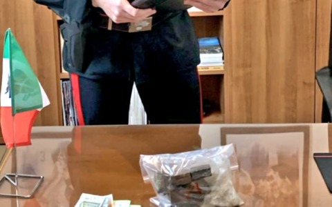 Nasconde la droga in un edificio sfitto, arrestato a Calcinato spacciatore 24enne