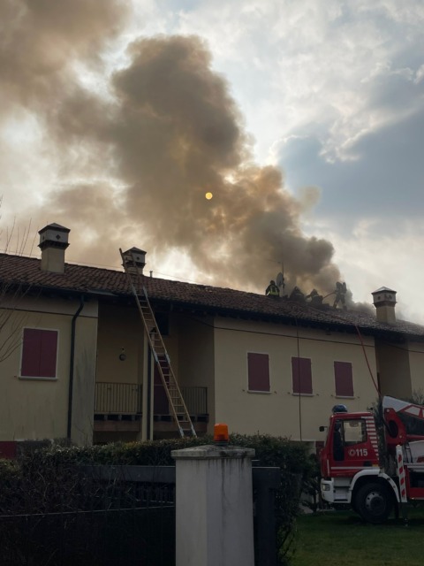 Rovato: incendio in un’abitazione, edificio evacuato