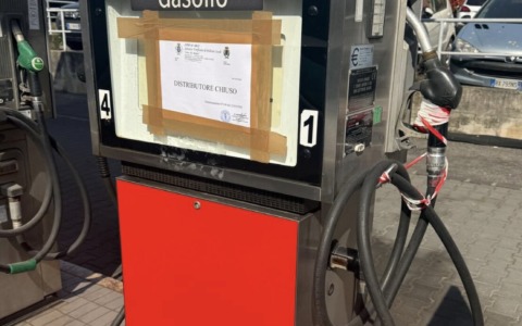 Salò: apposti i sigilli a due distributori di carburanti