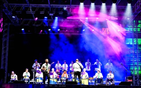 La Si può fare band fa le valigie