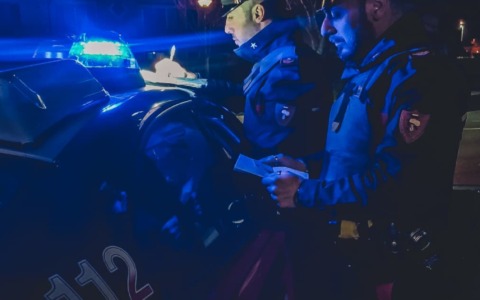 Tentato furto in casa a Roè Volciano: il ladro scoperto si lancia nel giardino e fugge