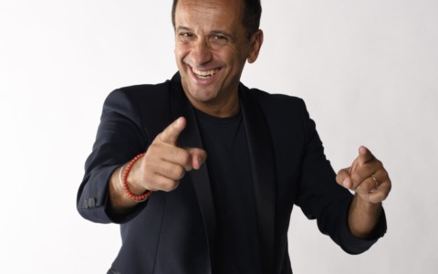 Uccio De Santis, “Scusi, per Hollywood?”: rinviato lo spettacolo al Clerici