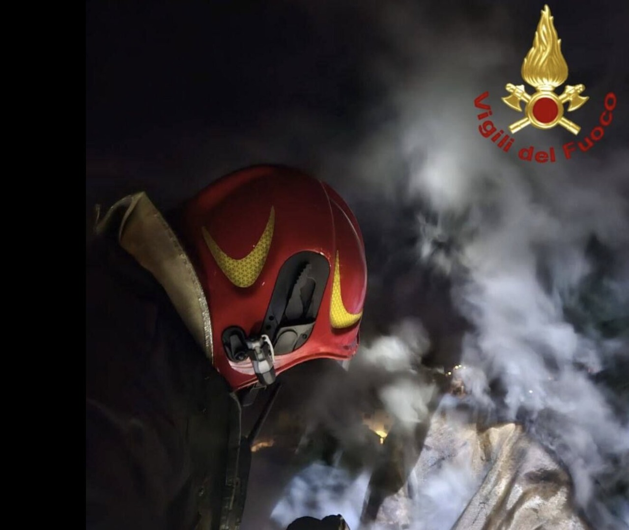 Vione: a fuoco una canna fumaria, intervengono i Vigili del Fuoco