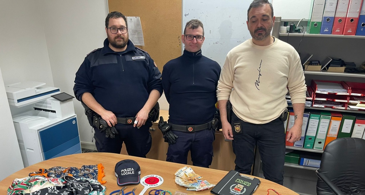Questua molesta e venditori di merce falsa: sequestro a Chiari