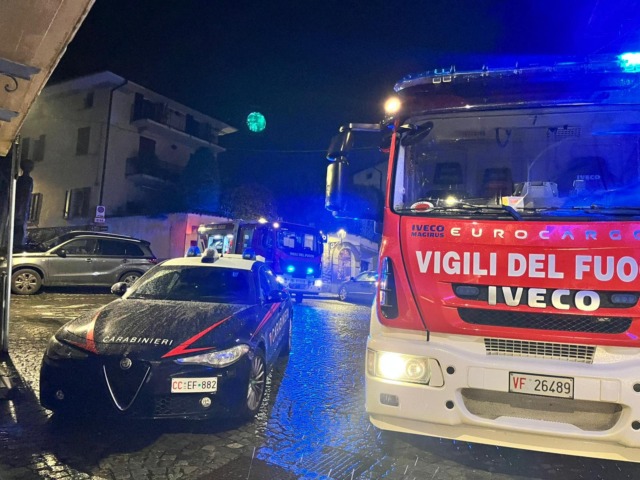 Capriolo, fiamme in centro storico: a fuoco un appartamento in ristrutturazione