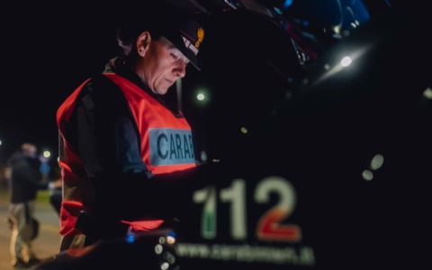 Maxi controlli dei carabinieri tra strade e movida: quattro patenti ritirate e tre denunce