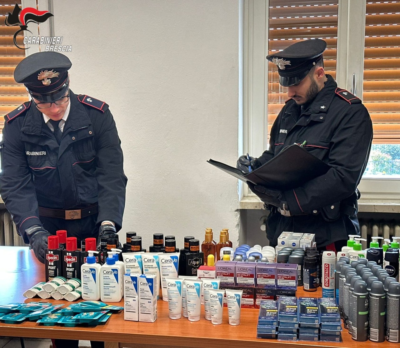 Creme, detergenti, deodoranti: denunciati per ricettazione tre cittadini rumeni
