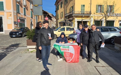Alleanza Verdi e Sinistra scende in piazza per il salario minimo: al via la raccolta firme