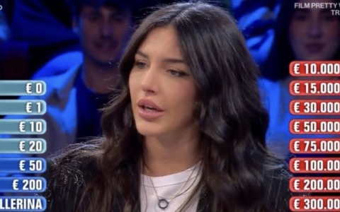Affari Tuoi, Alessia da Brescia sfida il Dottore con una dose massiccia di sangue freddo