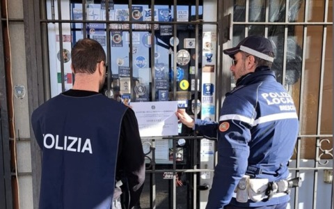 Bar come centro di spaccio: titolare arrestato in flagrante e attività chiusa