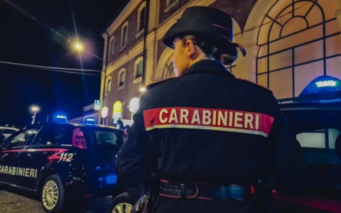 Brescia: tentano di sfilare il marsupio ad un giovane per strada, tre denunciati