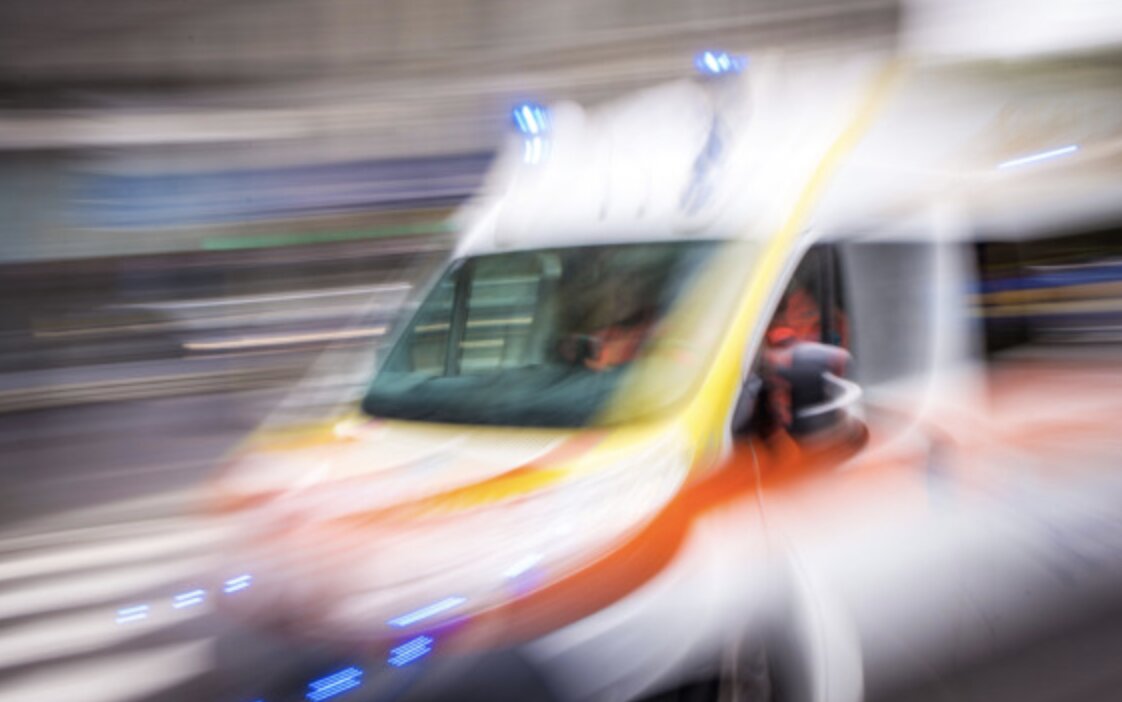 Brescia: 53enne trovato senza vita per strada