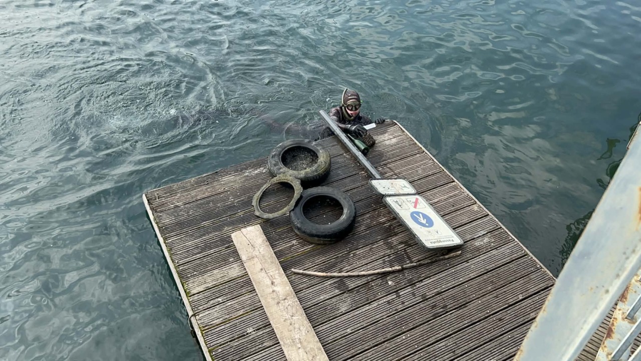 Canottieri Garda Salò e Apnea Club Brescia: insieme per ripulire i fondali del porto Mauro Melzani